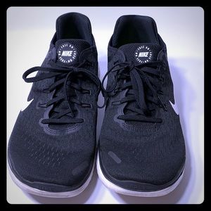 Nike Run free running shoes black size 11.5